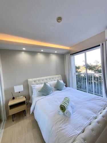 Modern Oasis: Pool Netflix — 4-Star Luxury Hotel in Manila, Philippines