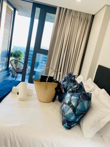 Umhlanga Arch 10th Floor Sea Views — 4-Star Luxury Hotel in Durban, South Africa
