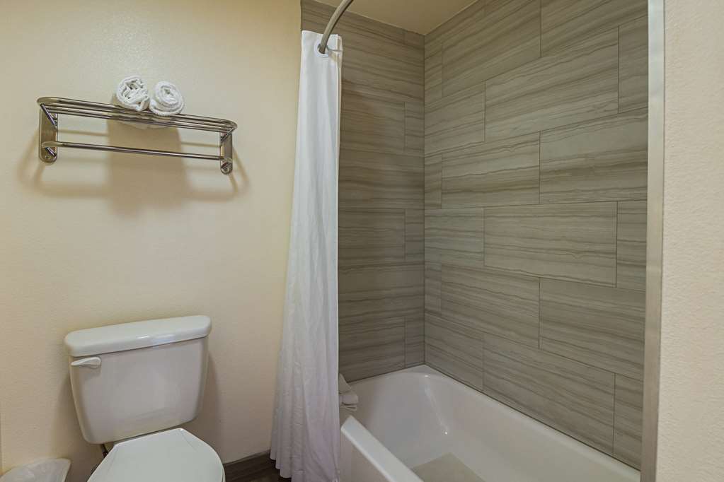 Motel 6 on Maple - photo 26