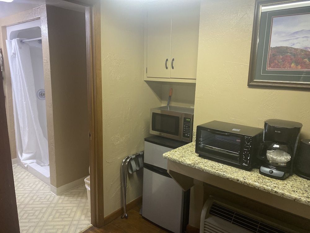 Carr's Northside Motel and Cottages - photo 46