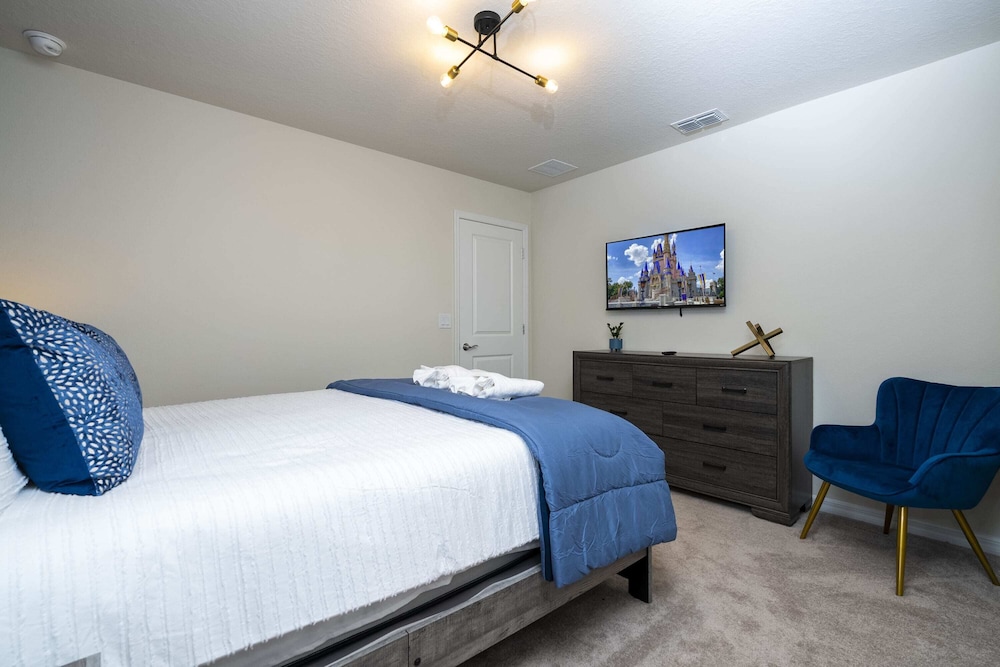 Gorgeous 6Bd W Pool Game Room At Windsor Island 4450 - photo 6