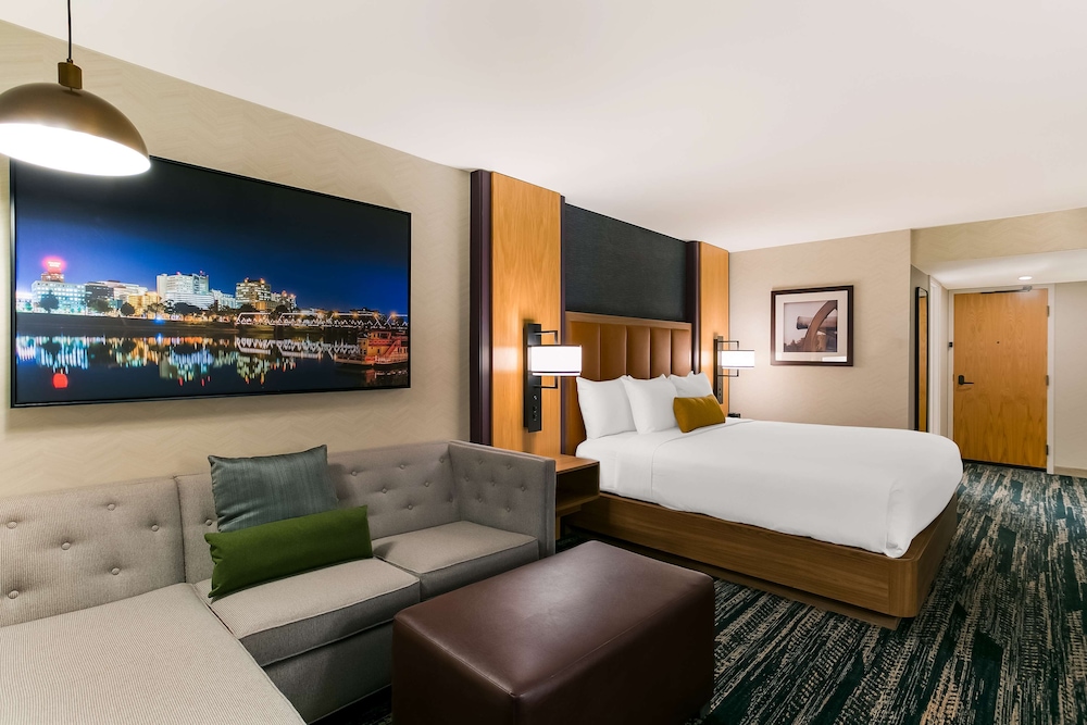 Best Western Premier The Central Hotel & Conference Center - photo 15