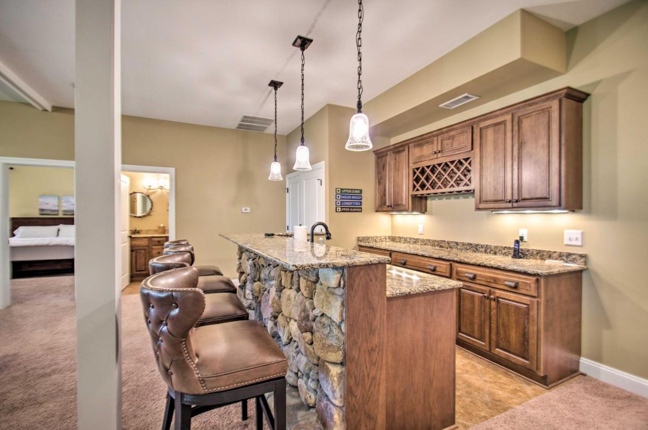 Luxe Wintergreen Resort Escape with Hot Tub - photo 19