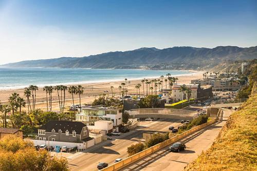 Splendid 2BR 2BA Apt 12 Min Walk to SM Pier — 4-Star Luxury Hotel in Los Angeles, United States