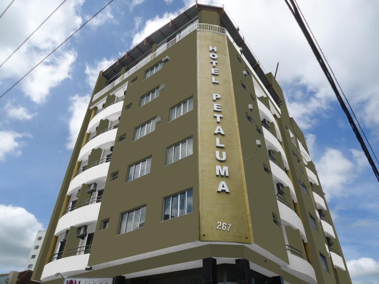 Petaluma hotel Fomiga — hotel in Formiga