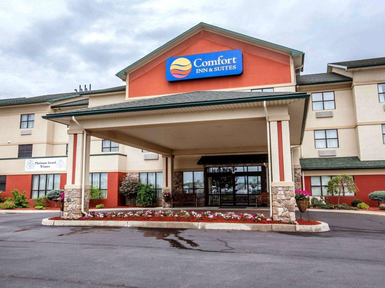 Comfort Inn & Suites Akwesasne Mohawk Casino — hotel in Massena