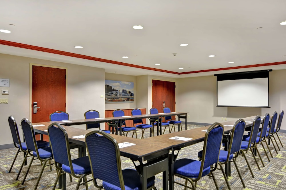 Hampton Inn & Suites Newark Harrison Riverwalk - photo 26