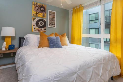 Self Check in washer dryer 4ksmart Tv king Bed gym in Tacoma, United States