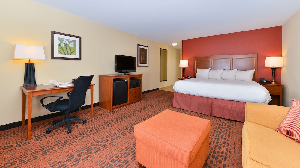 Hampton Inn Clinton IA - photo 22
