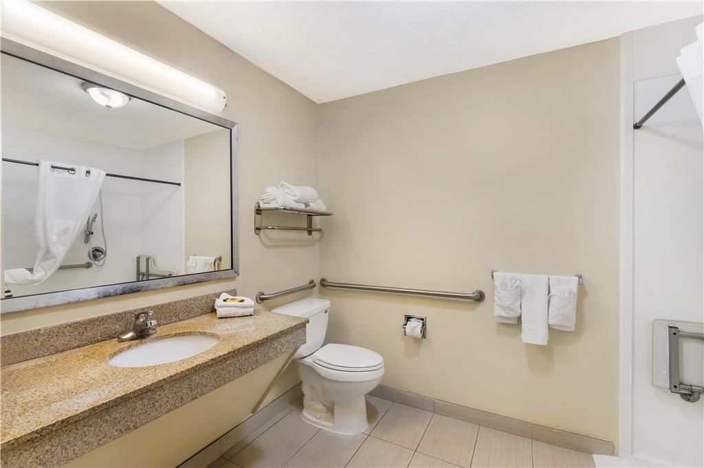 Best Western Plus Richmond Hill Inn - photo 20