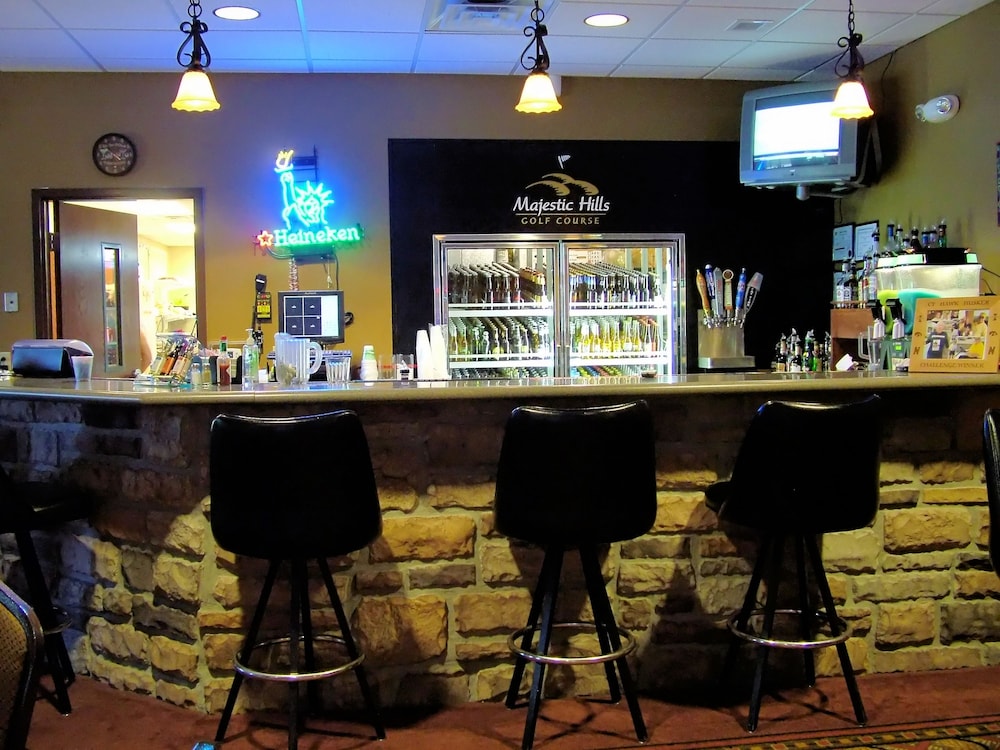 Cobblestone Inn & Suites Denison Majestic Hills - photo 65