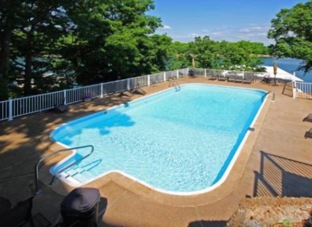 Windjammer 33 - carbon neutral hotel in Osage Beach