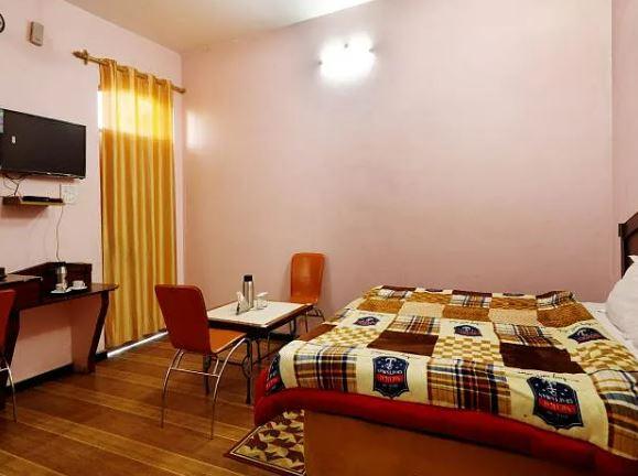 Hotel Hill Top Forest Palace in Lansdowne, India