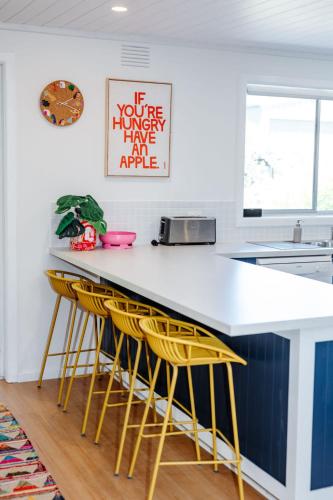 The Shark Haus — 4-Star Luxury Hotel in Peterborough, Australia