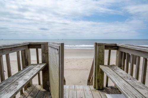 Cabana Boy by Oak Island Accommodations - photo 3
