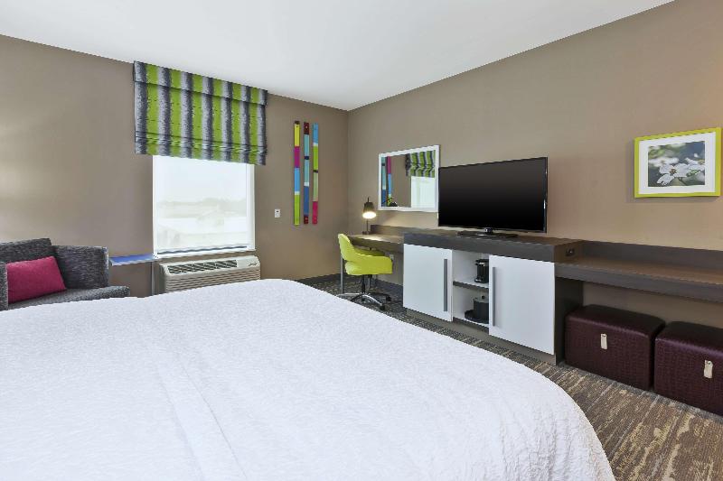 Hampton Inn Sedalia - photo 10