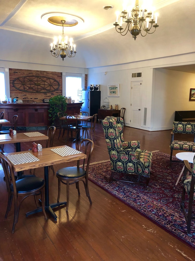 Rogues Harbor Inn - photo 45