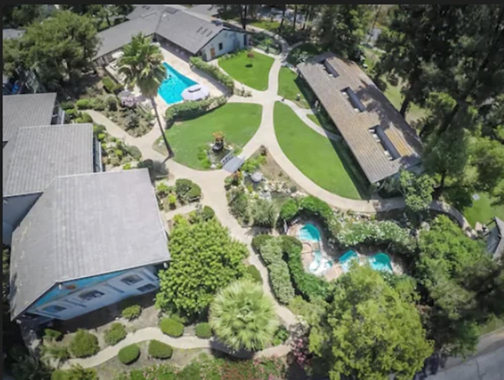 Tuscany Hills Retreat - featured photo