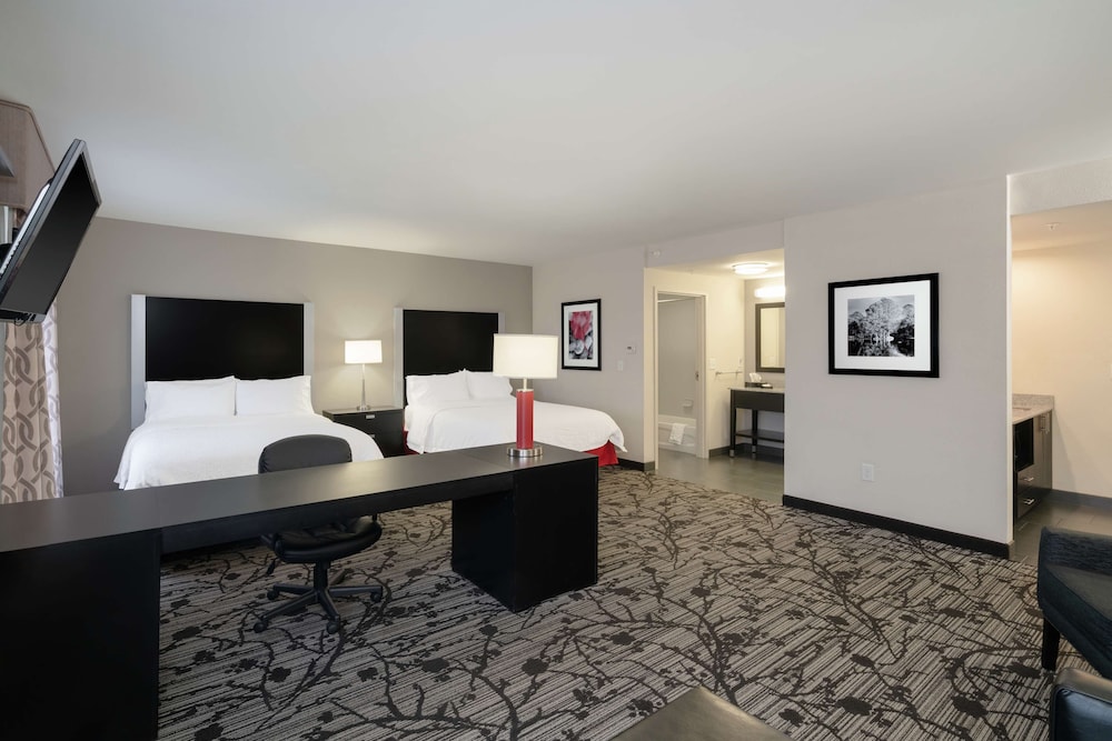 Hampton Inn & Suites Roanoke Airport - photo 14