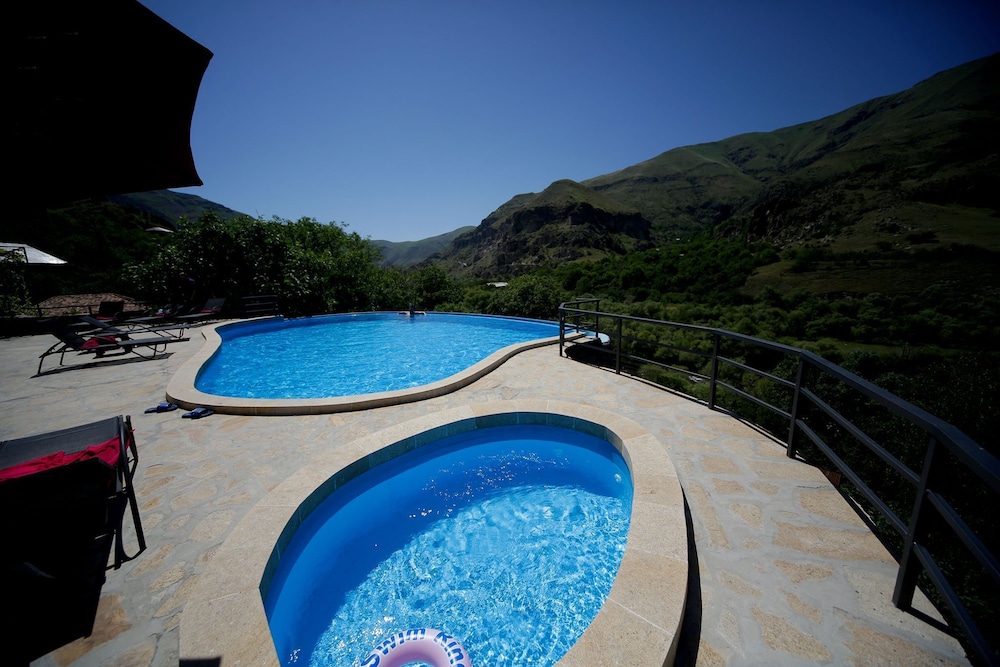 Vardzia Resort