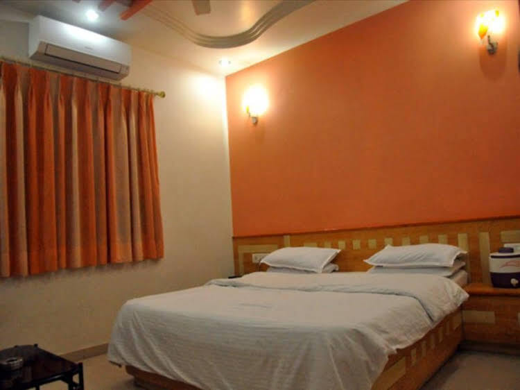 OYO Rooms Phulchhab Chowk II in Rajkot, India