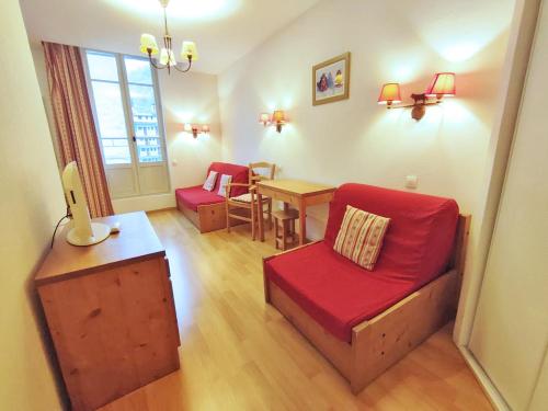 Le Marmotton T2 Centre Luchon Wifi Casier a Skis Ascenseur 5 Personnes in Bagneres-De-Luchon, France