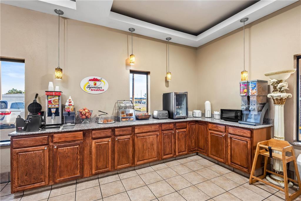 Super 8 by Wyndham Terre Haute - photo 25