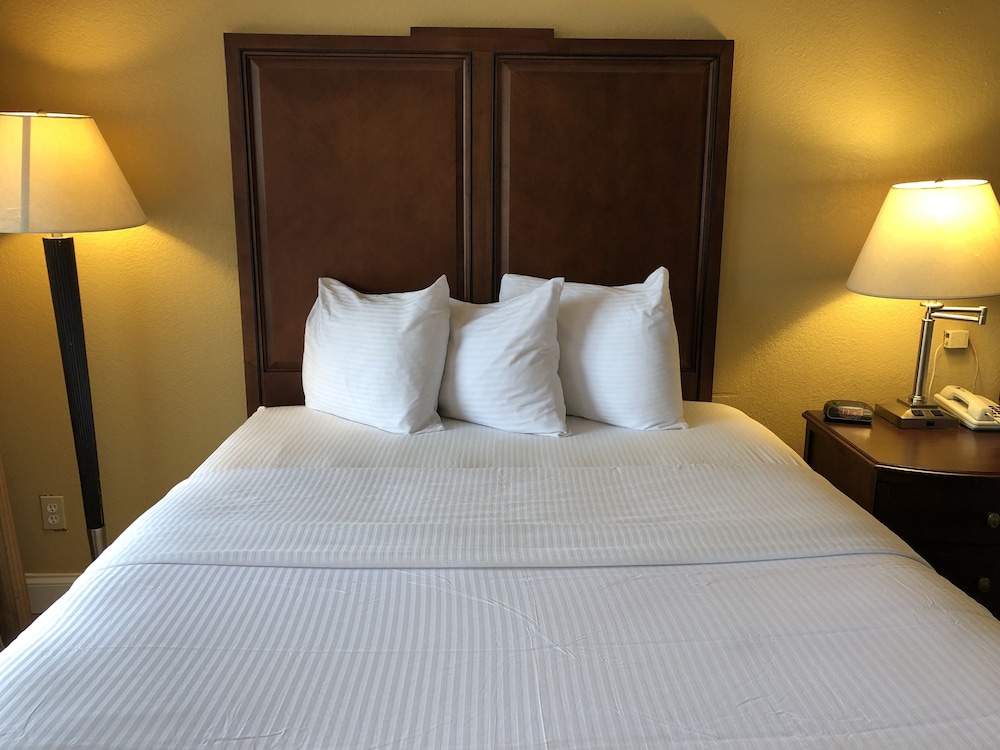 Days Inn by Wyndham Fort Walton Beach - photo 4