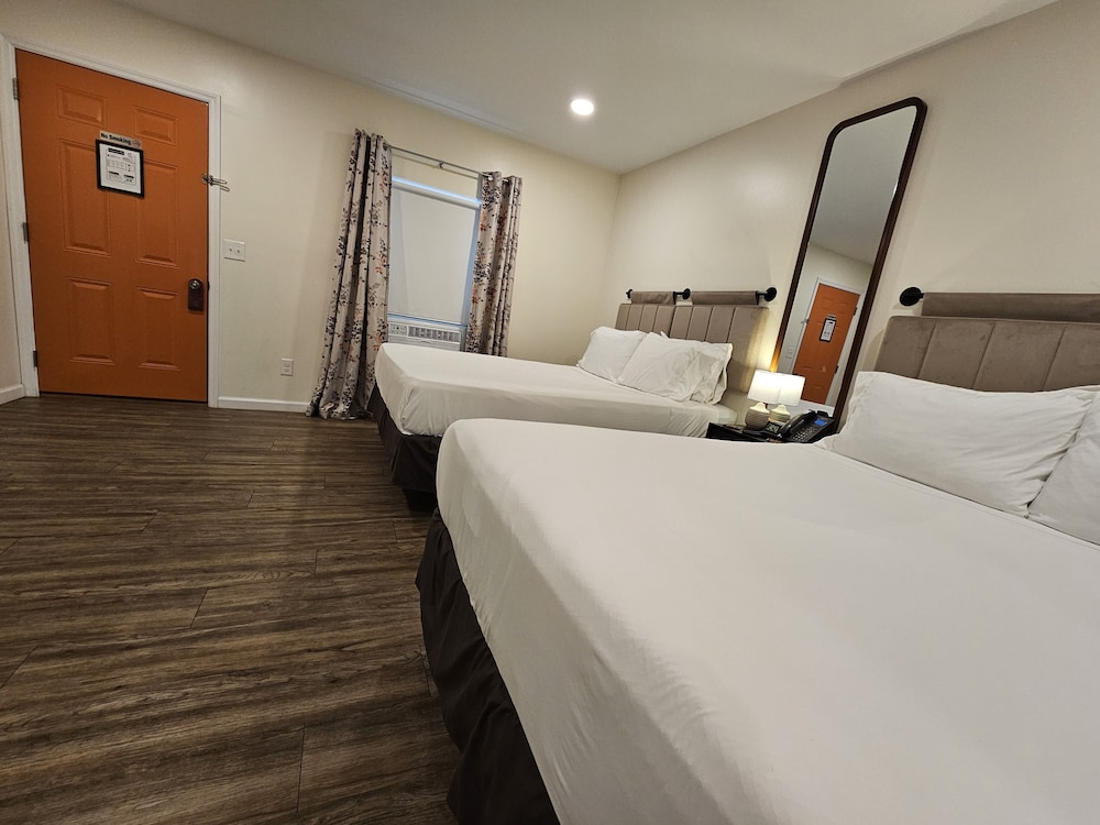 The Honey Bee Motel - photo 10