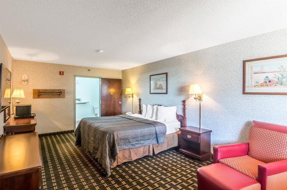 Premier Inn & Suites - photo 12