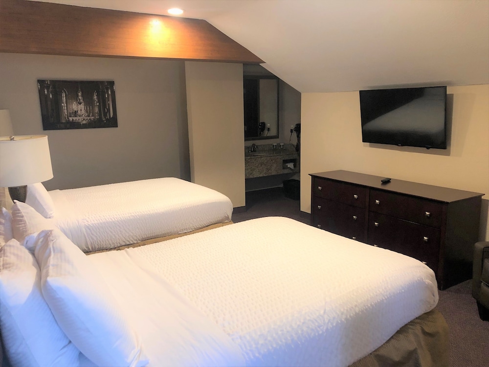 Ivy Court Inn & Suites - photo 17