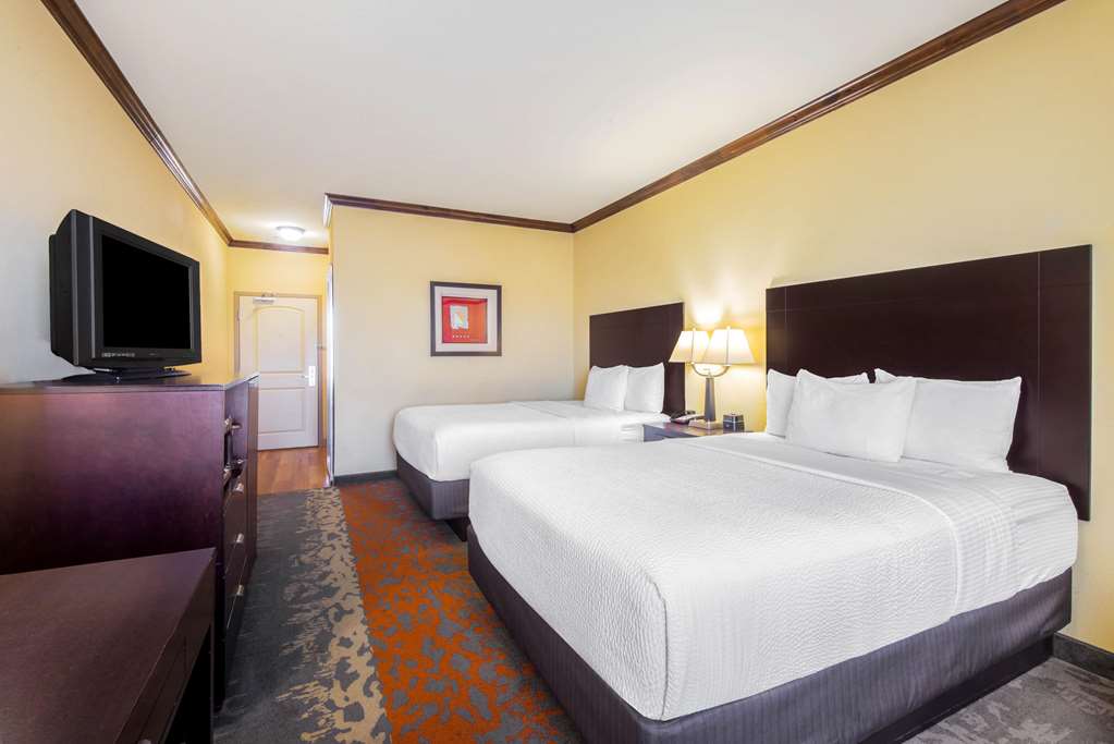 La Quinta Inn & Suites by Wyndham Eastland - photo 26