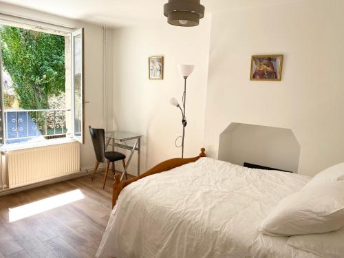 La Maison Des Remparts Gite 3 Etoiles Pour 8 Pers a Loches — 4-Star Luxury Hotel in Loches, France