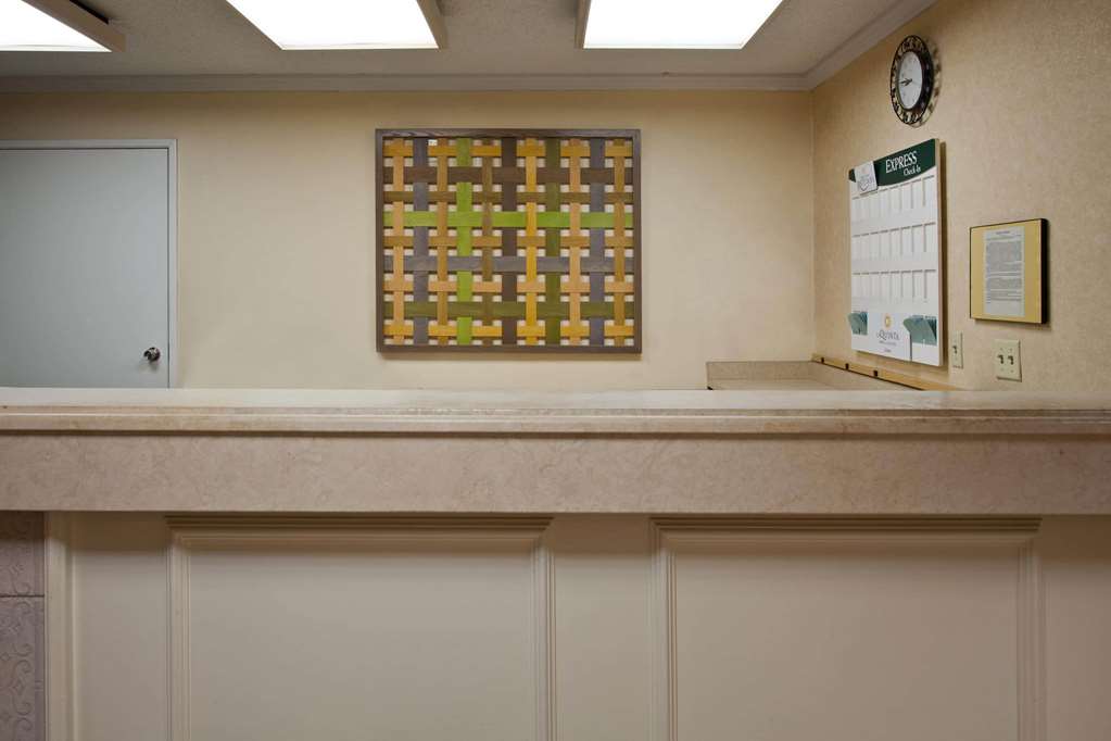 La Quinta Inn & Suites by Wyndham Tampa Fairgrounds Casino - photo 5