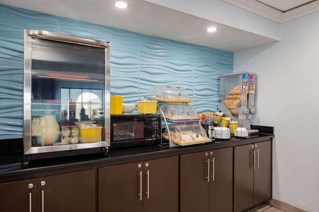Days Inn by Wyndham Miami - photo 17