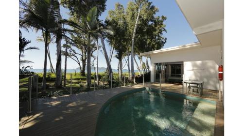 The Boat House — 4-Star Luxury Hotel in Wongaling Beach, Australia