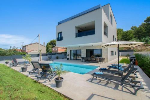 Luxury Villa Sabina with a view of Pula — 4-Star Luxury Hotel in Pula, Croatia