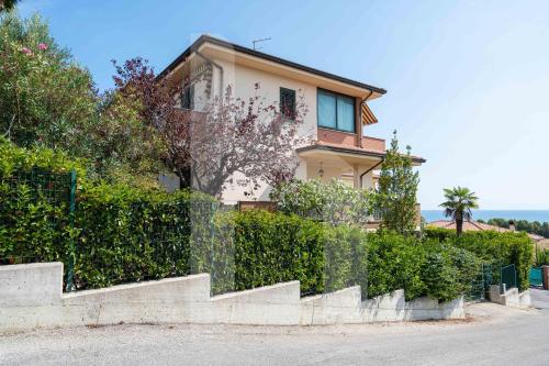 Homiday Villa Mila — 4-Star Luxury Hotel in Pineto, Italy