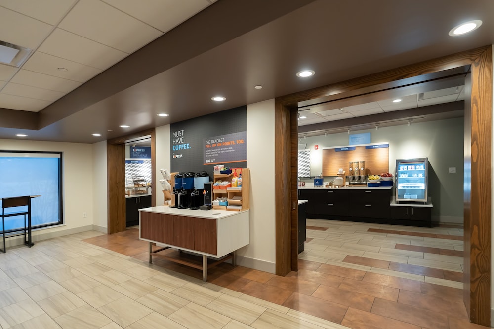 Holiday Inn Express Boston by IHG - photo 60