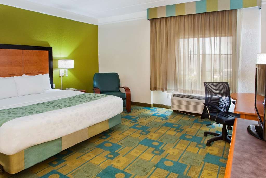 La Quinta by Wyndham Haywood Mall Near Greenville Downtown - photo 20