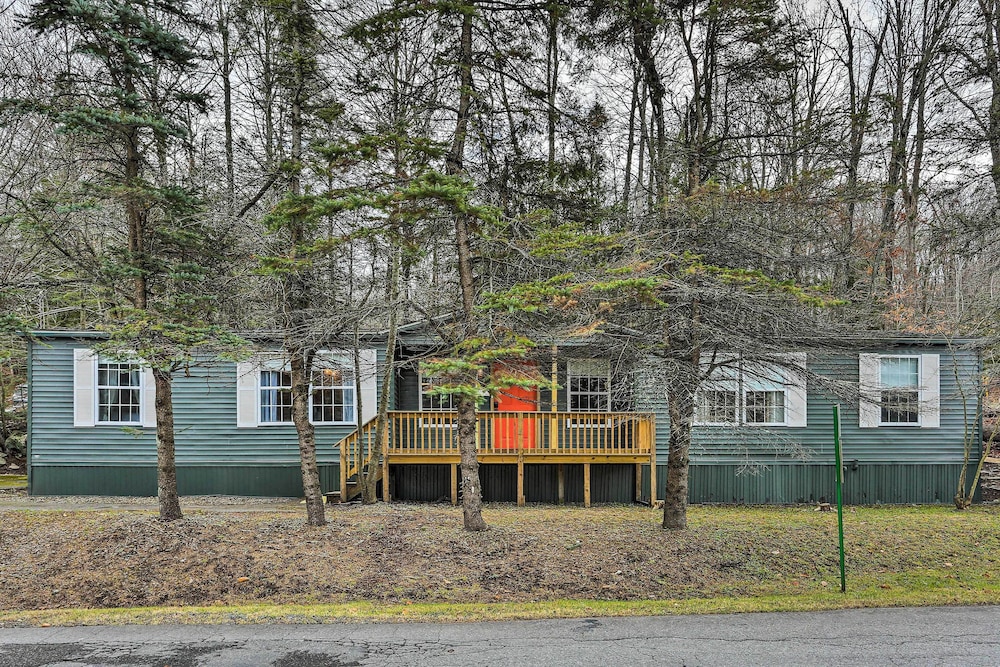 Kayaks Electric Bicycles Greentown Hideaway — hotel in Greentown