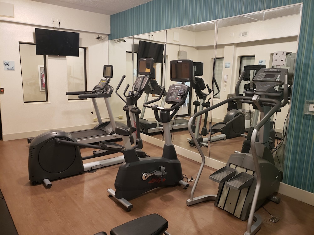 Holiday Inn Express Pittsburgh North by IHG - photo 38