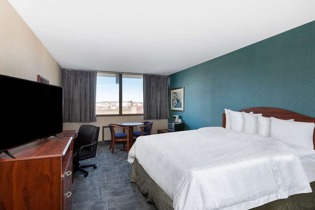 Howard Johnson by Wyndham Gillette - photo 28