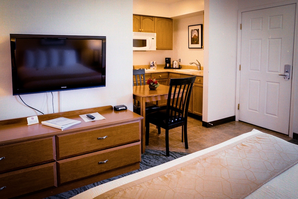 Pines Inn & Suites - photo 9