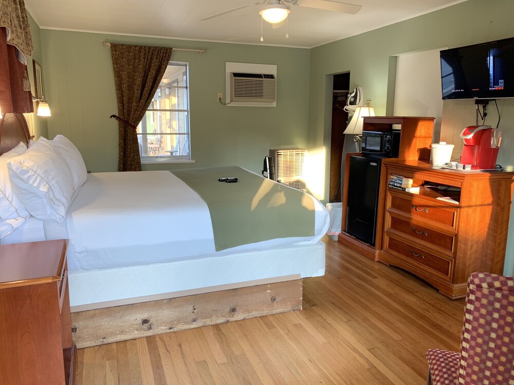CedarWood Inn - photo 68