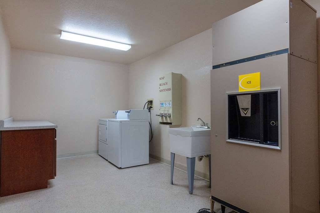Super 8 by Wyndham St. Regis - photo 43