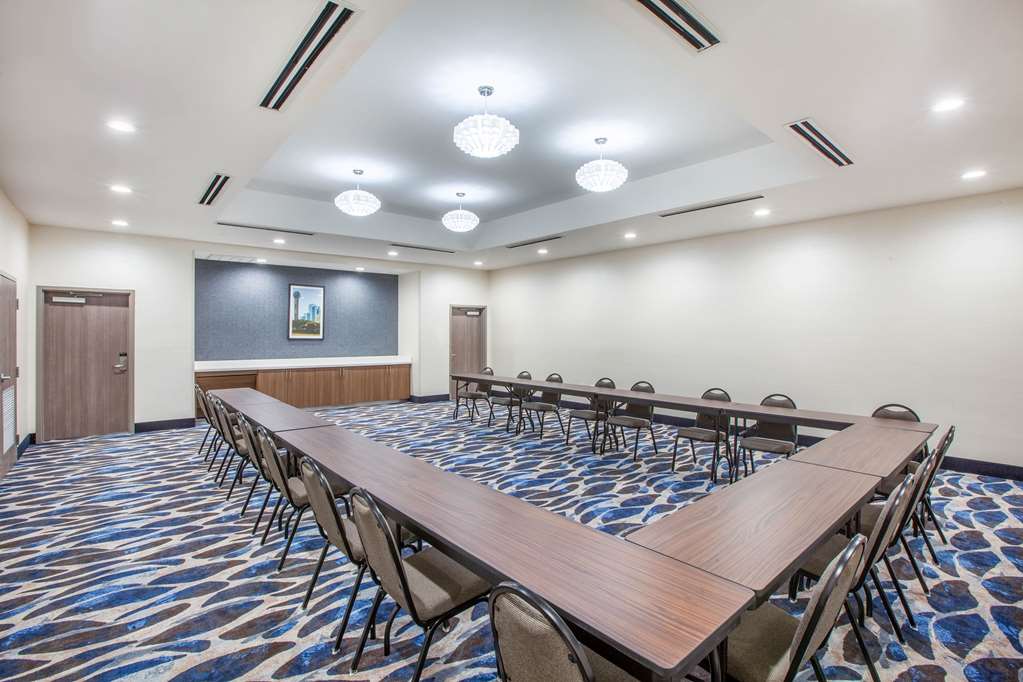 La Quinta Inn & Suites by Wyndham Dallas Duncanville - photo 33