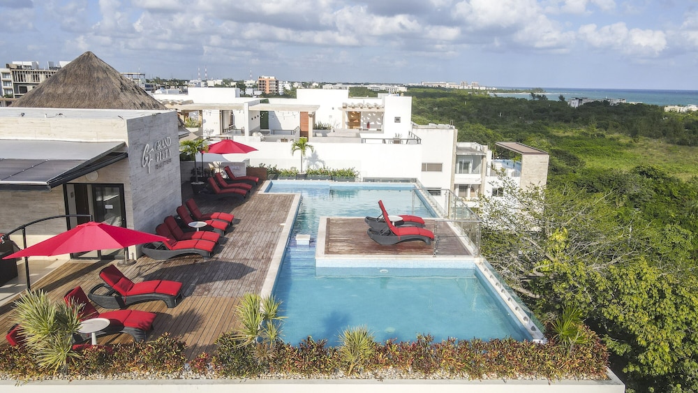 Rooftop pool