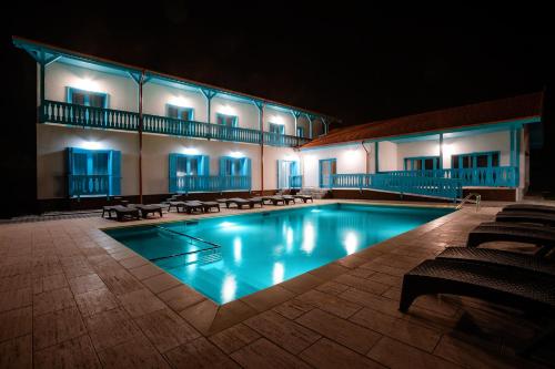 Vila Mavis cazare cu piscina incalzita 1 mai 30 sept — 4-Star Luxury Hotel in Mahmudia, Romania
