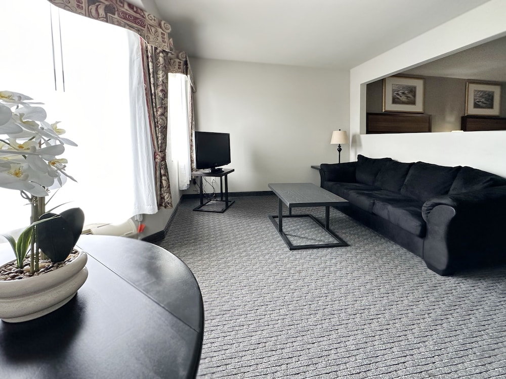 BayVue Hotel Resort and Suites - photo 55